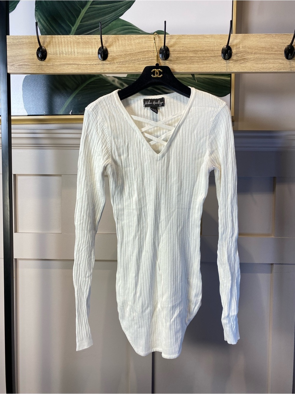 Y2K Urban Heritage White Ribbed V-Neck Top with Crisscross Straps L